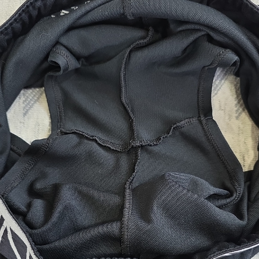 Under Armour Medium Black Athletic Shorts And Medium Heather Gray Cloth Shorts - Picture 4 of 12
